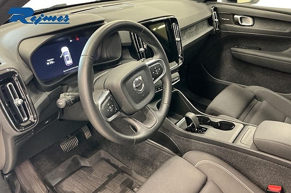 Volvo EX40 12 of 18