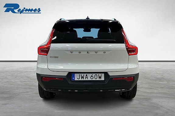 Volvo EX40 4 of 18