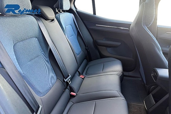 Volvo EX30 13 of 21