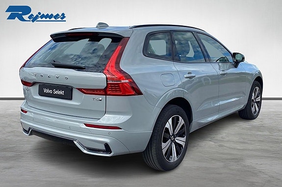 Volvo XC60 2 of 21
