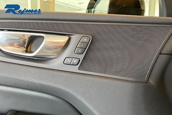 Volvo XC60 15 of 21