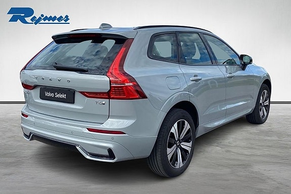 Volvo XC60 2 of 21