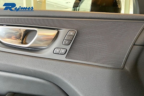 Volvo XC60 15 of 21