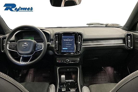 Volvo EX40 7 of 18