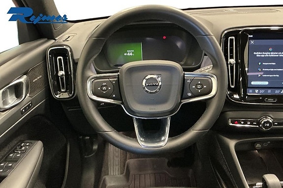 Volvo EX40 8 of 18