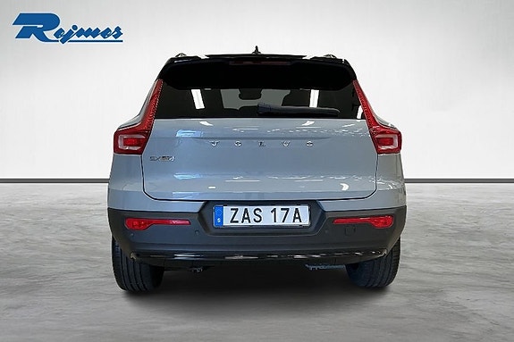 Volvo EX40 4 of 18