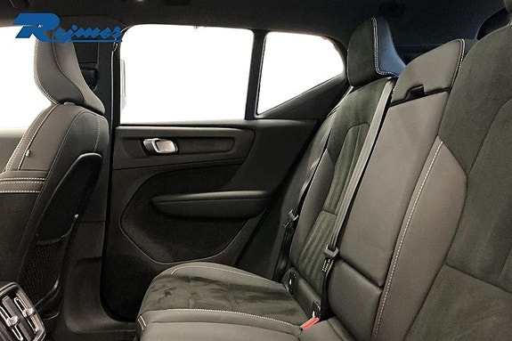 Volvo EX40 13 of 18