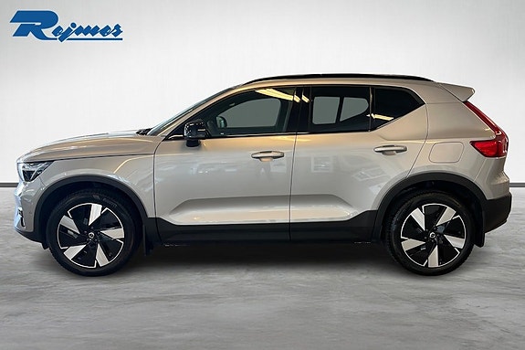 Volvo XC40 5 of 15
