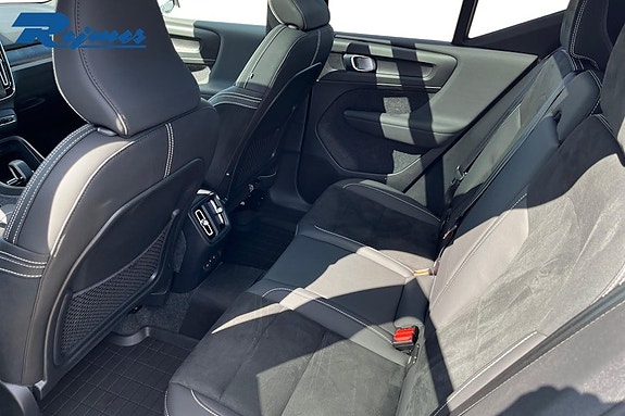 Volvo XC40 9 of 15
