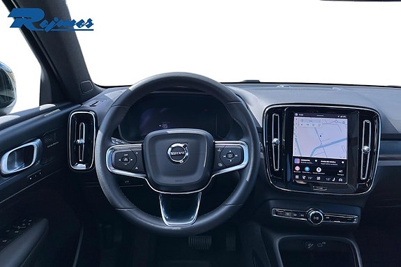 Volvo XC40 11 of 15