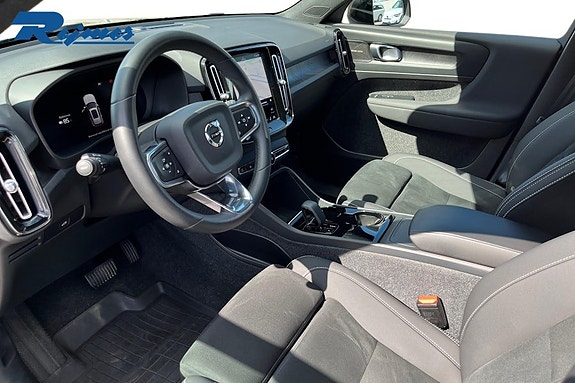 Volvo XC40 7 of 15
