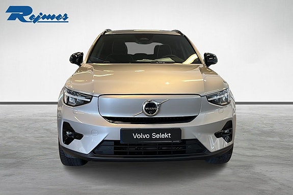 Volvo XC40 6 of 15