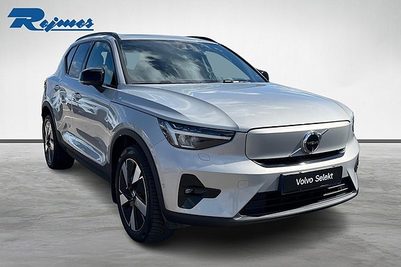 Volvo XC40 3 of 15