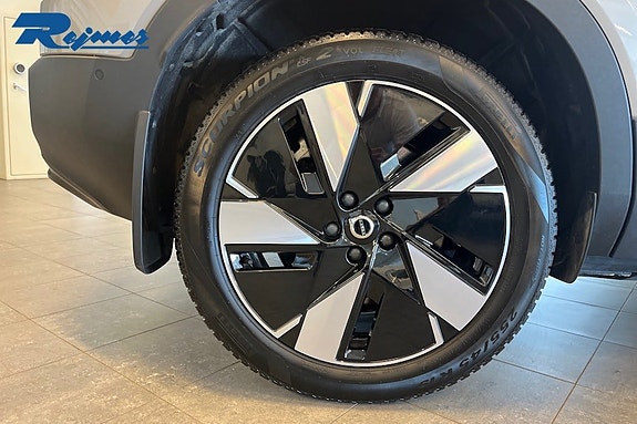 Volvo XC40 15 of 15