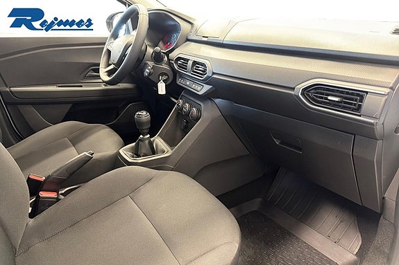 Dacia Sandero 7 of 19
