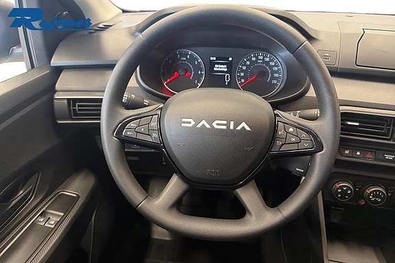 Dacia Sandero 10 of 19