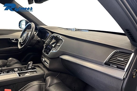 Volvo XC90 8 of 19