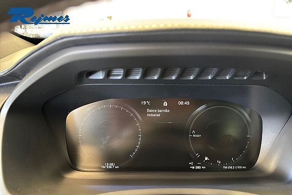 Volvo XC90 10 of 19