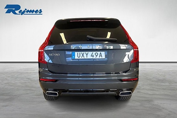 Volvo XC90 4 of 19
