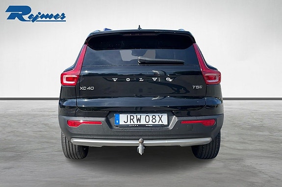 Volvo XC40 4 of 5