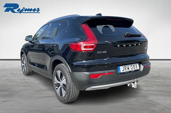 Volvo XC40 3 of 5