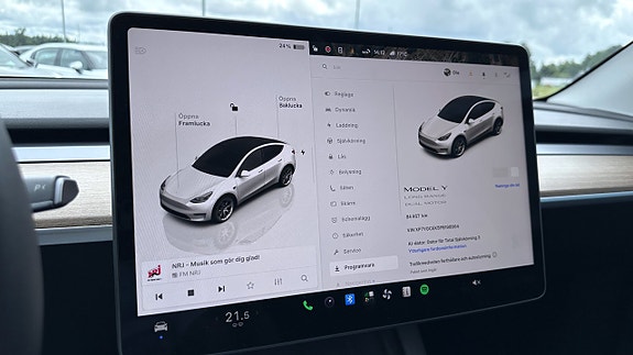 Tesla Model Y 5 of 5