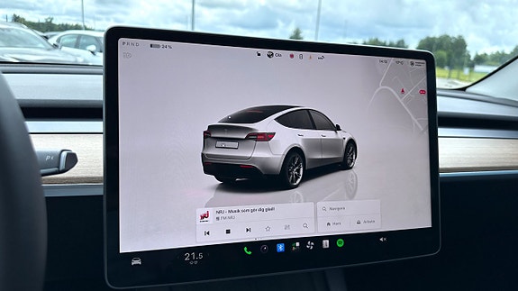 Tesla Model Y 3 of 5