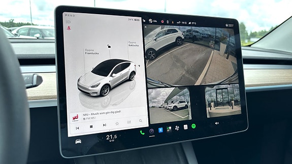 Tesla Model Y 4 of 5