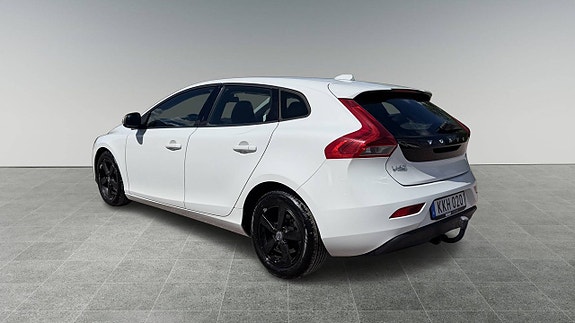 Volvo V40 2 of 5