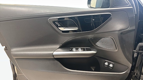 Mercedes-Benz C300 e 11 of 13