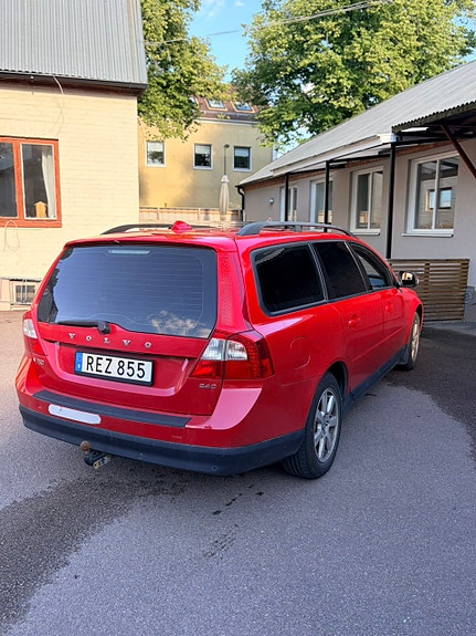 Volvo V70 3 of 4