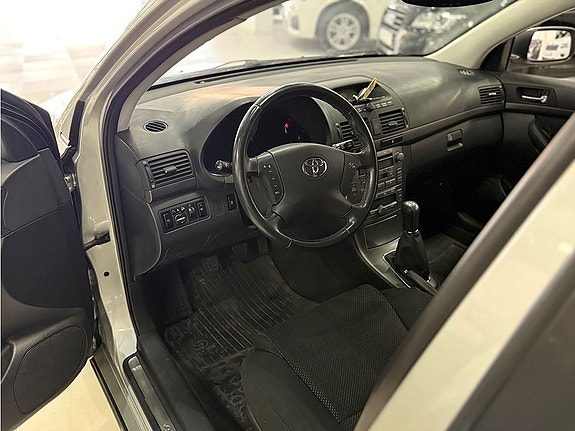 Toyota Avensis 6 of 10
