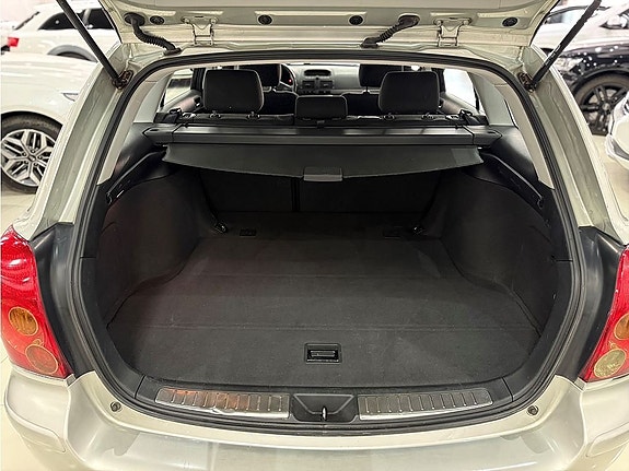 Toyota Avensis 10 of 10