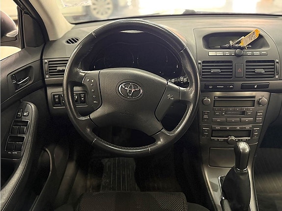 Toyota Avensis 7 of 10
