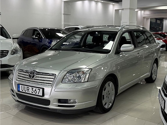 Toyota Avensis 4 of 10
