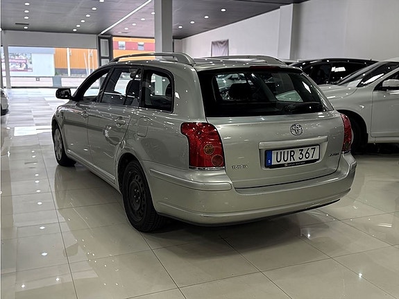 Toyota Avensis 3 of 10