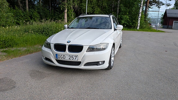 BMW 320d 2 of 5