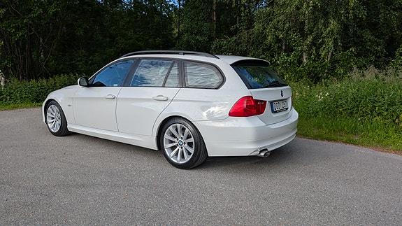 BMW 320d 3 of 5