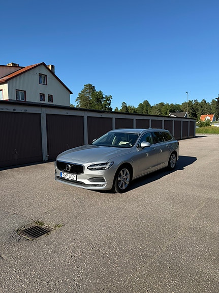 Volvo V90 2 of 5