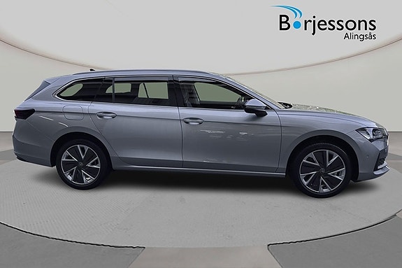 Skoda Superb 2 of 8