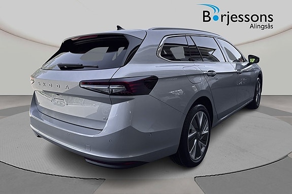 Skoda Superb 3 of 8