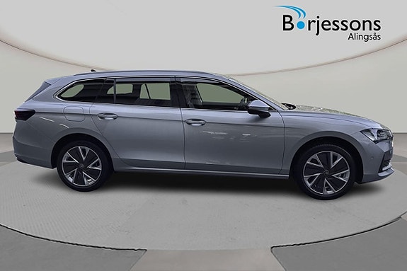 Skoda Superb 2 of 8
