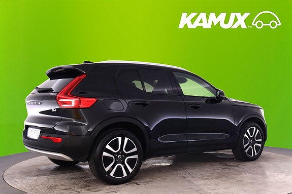 Volvo XC40 2 of 5
