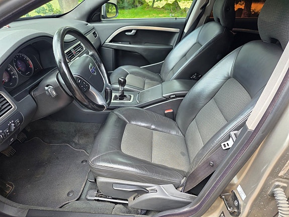 Volvo V70 7 of 10