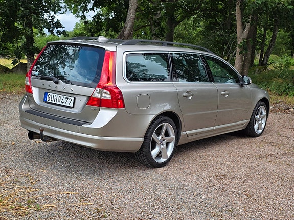 Volvo V70 3 of 10