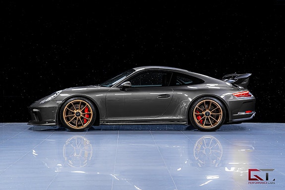 Porsche 911 4 of 5