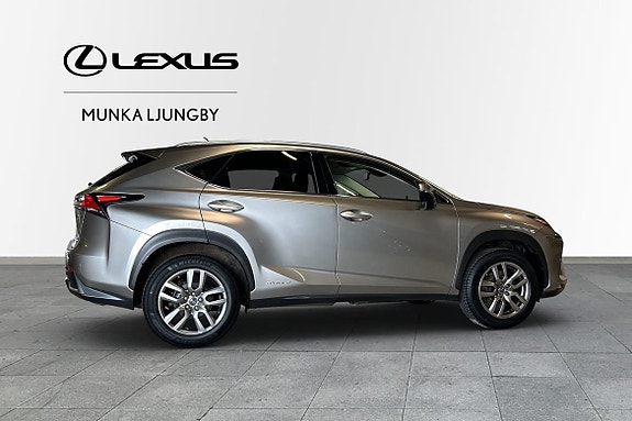 Lexus NX300h 3 of 5