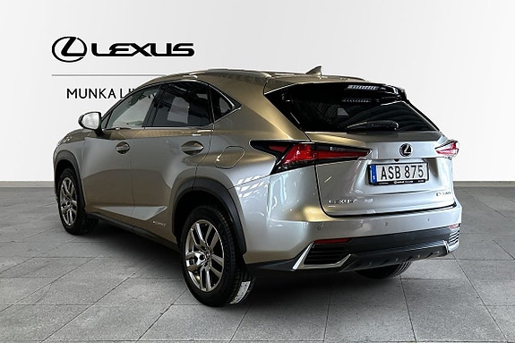 Lexus NX300h 2 of 5