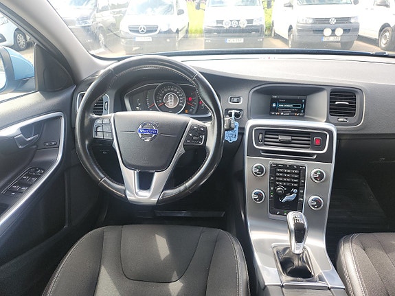 Volvo V60 4 of 11