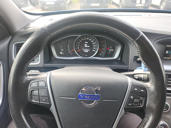 Volvo V60 2 of 11